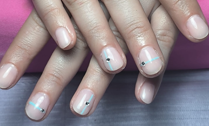 Image 7: 2 sesiones de manicura pedicura o manipedicura normal o semipermanente