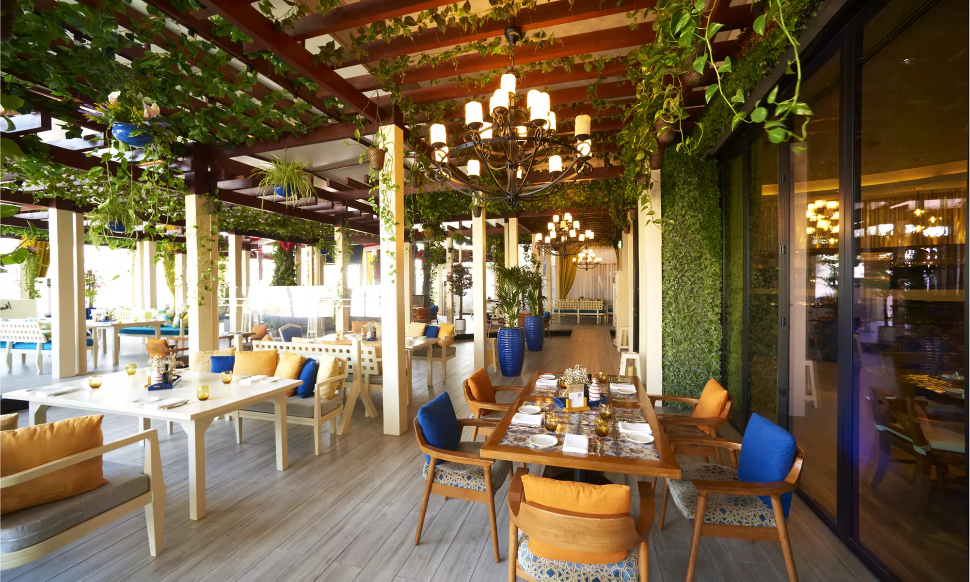 5*Dubai: One-Night Stay with Breakfast and Waterpark Access