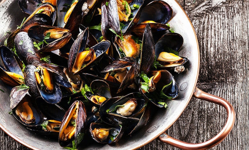 Image 26: Menú de cocina al grill para 2 o 4 con entrante, postre y bebida