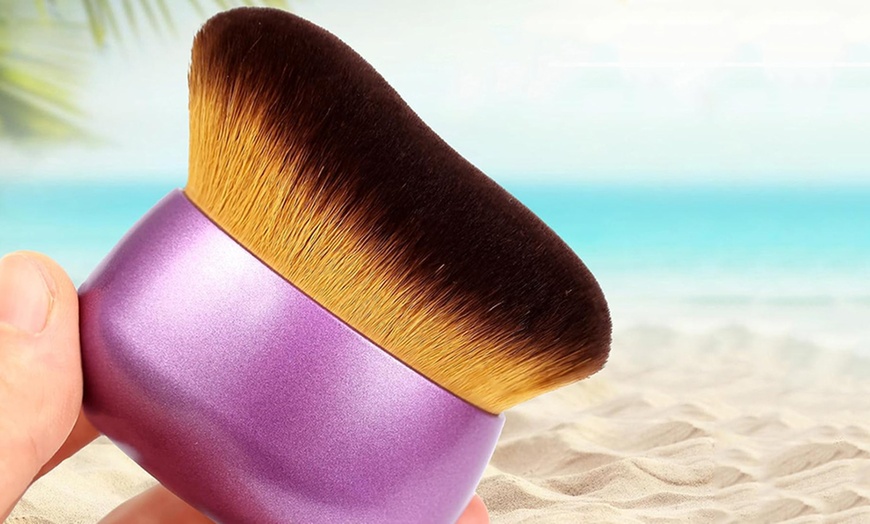 Image 10: Body Makeup Brush