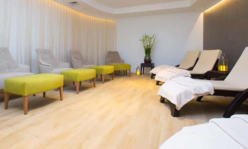 Image 5: Spa Day for 1 or 2 with Two 25 Minute Treatment, Lunch, & Prosecco 