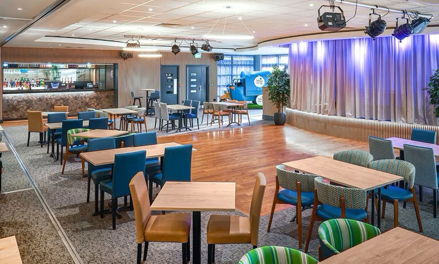 Image 9: Forest of Dean: Glamping Megapod for Four