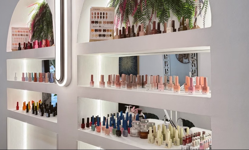 Image 12: Peluquería con lavado, masaje craneal y corte, peinado, tinte o mechas