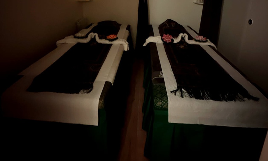 Image 8: Massage thaï : tradition ancestrale pour relâcher tensions et fatigue