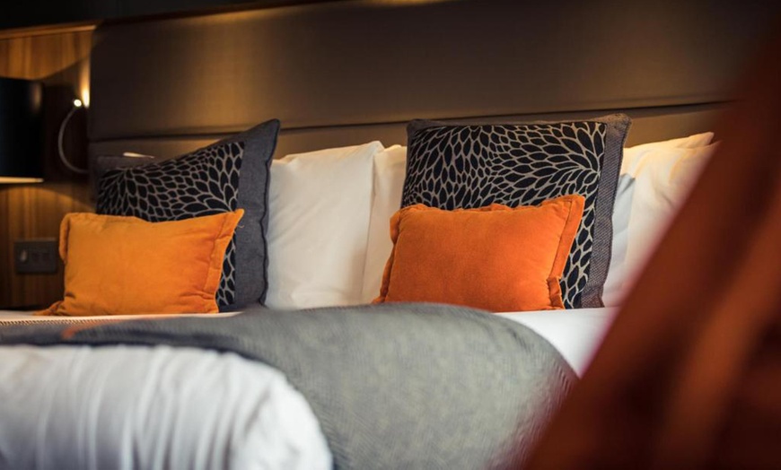 Image 10: Buckinghamshire: King Room with Breakfast, Dinner & Late Check-Out
