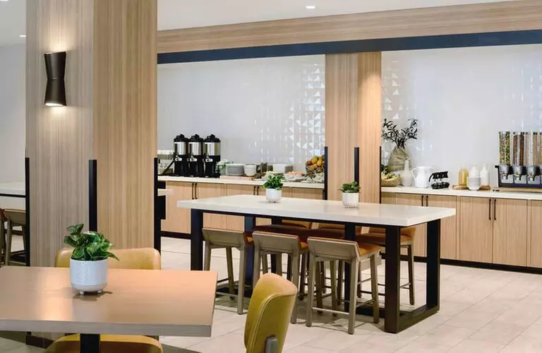 Comfortable Budget Hotel Near LAX With Parking Included
