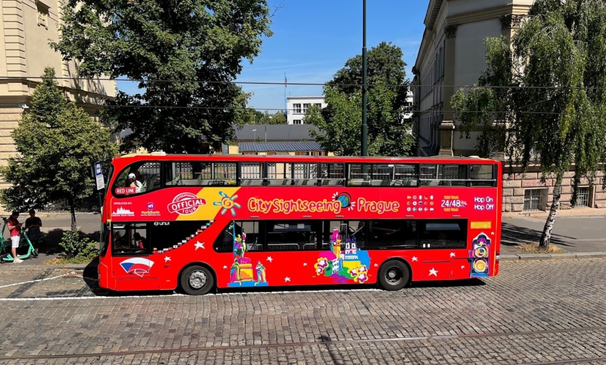 Image 5: Hop-on-Hop-off-Bustour Prag, opt. mit Bootstour 