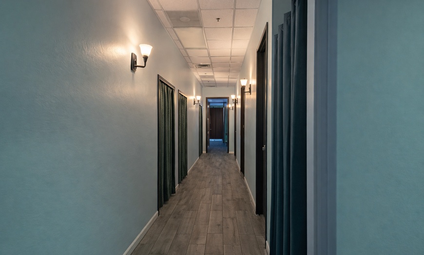 Image 3: 60 Minutes: One or Couples Massage with Hot Stones & Essential Oil