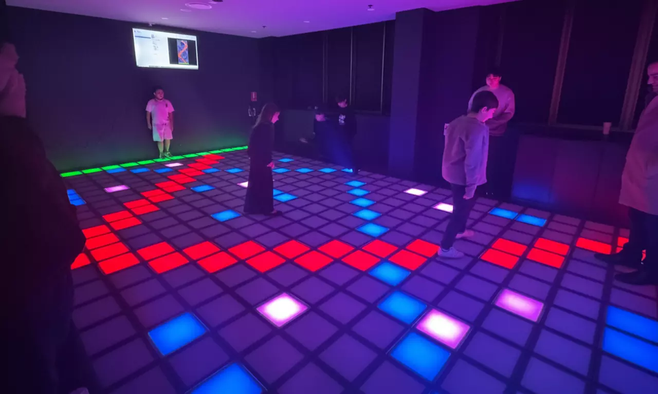 Colorbeat Offers 20sqm or 40sqm Interactive Grid Game 2, 3, 4, 5, 6, 8 10 or 12 Players (Up To 15% Off) - Second Medium