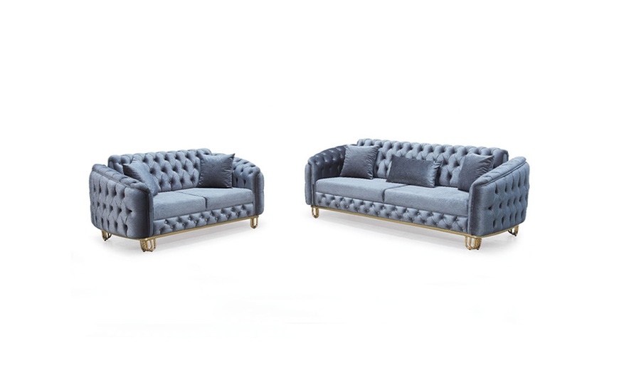 Image 14: Chesterfield & Kingston 3+2 Sofa Sets