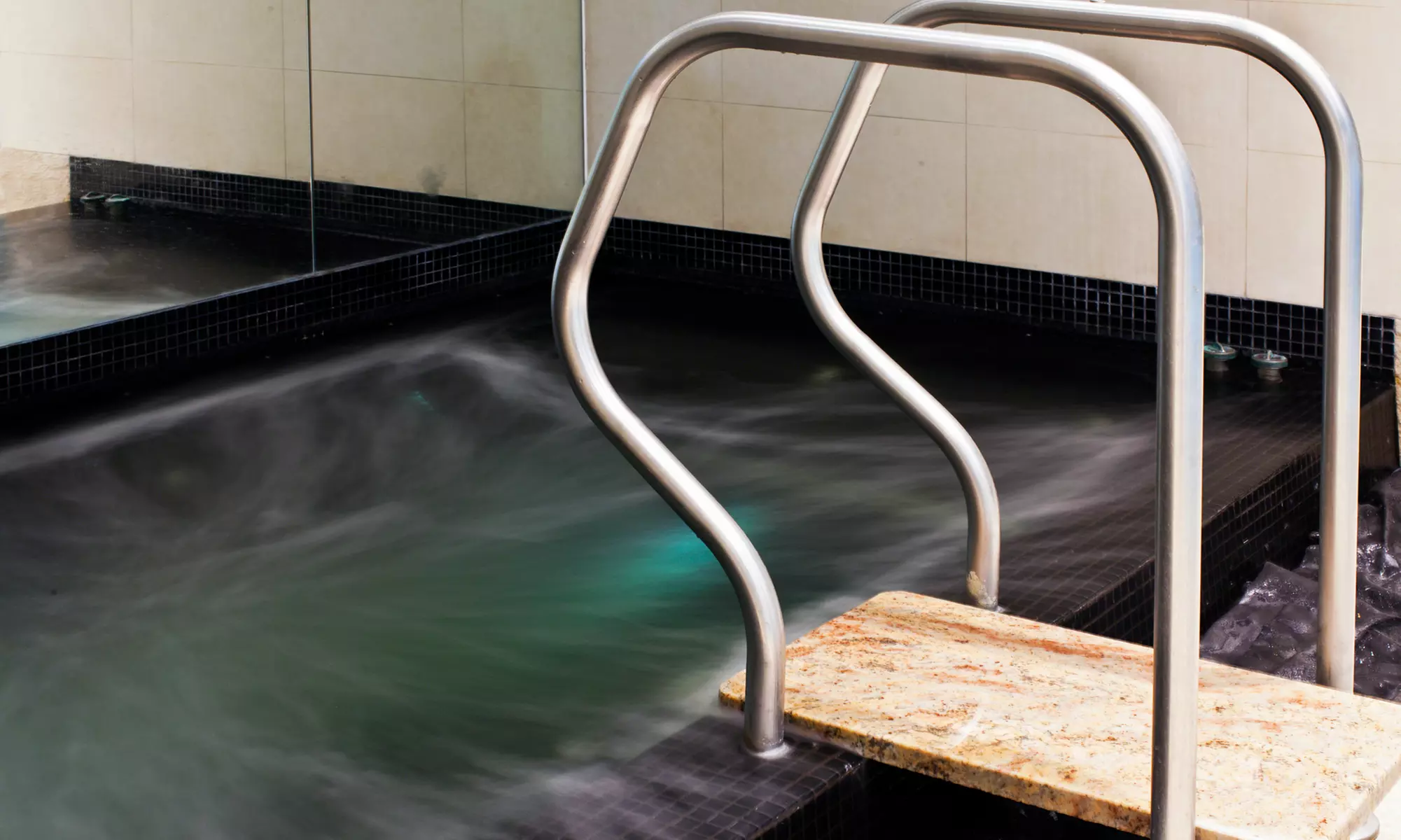 Central London: Luxury Stay with Spa Access