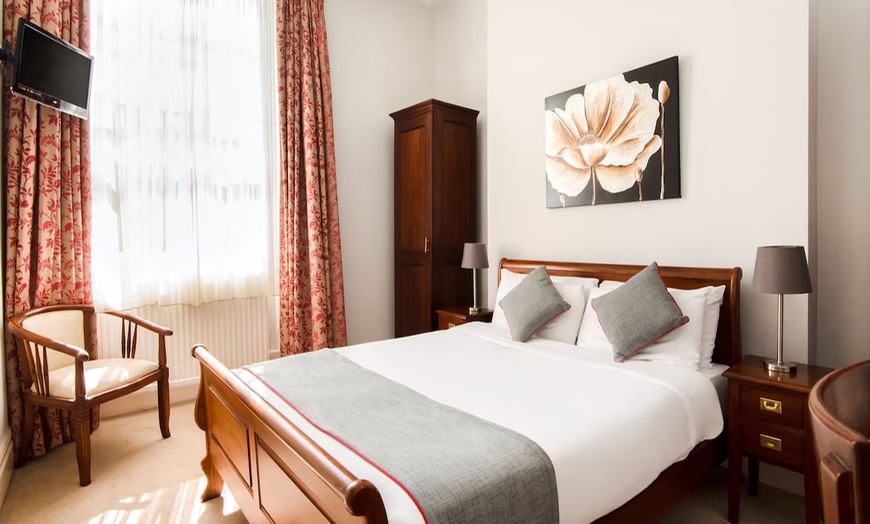 Image 8: Bristol: Standard / Superior Double Room for Two