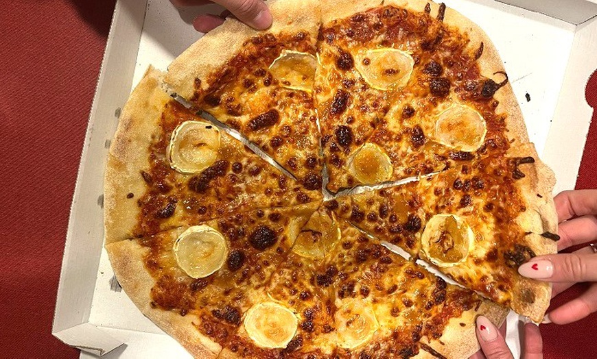 Image 4: Menú de pizza artesanal con entrante, postre y bebida para 2 o 4