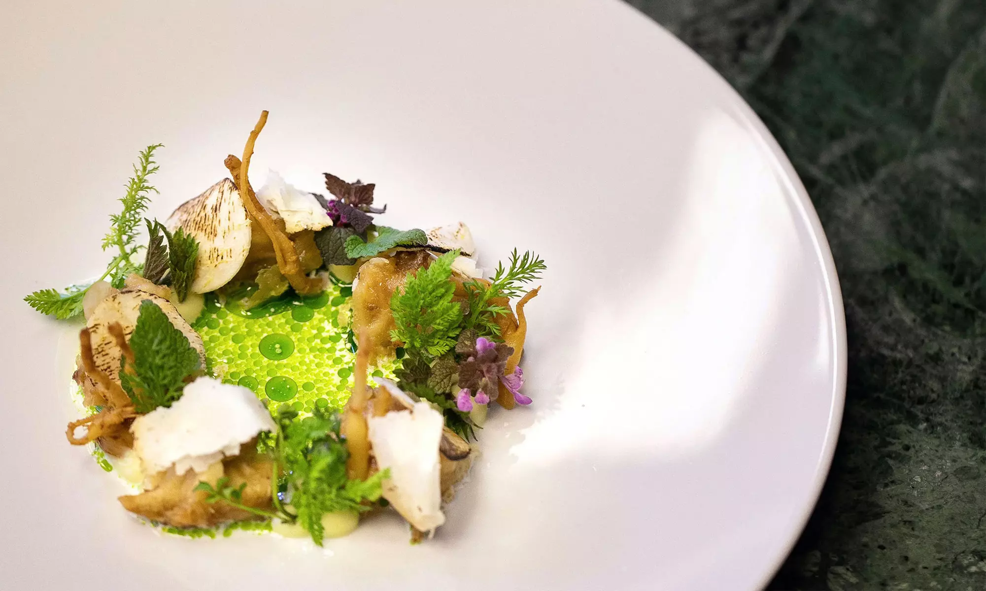 Entdecke den kulinarischen Himmel: 6-Gänge-Menü im Michelin-Restaurant