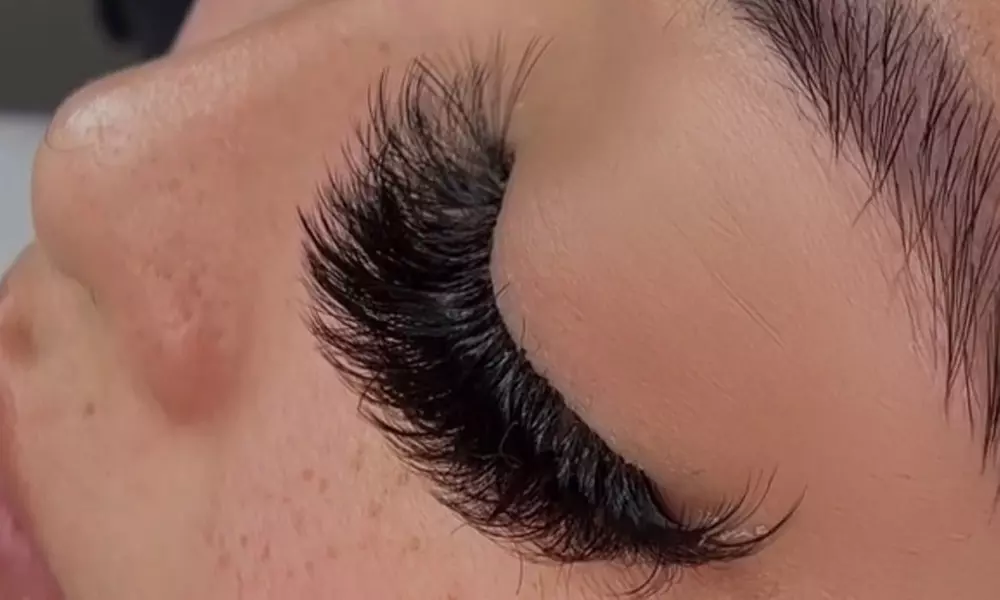 Achieve Glamorous Lashes with Volume Eyelash Extensions at Melt Spa