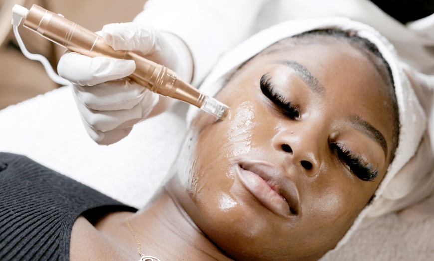 Image 3: Révélez l'éclat de votre peau avec un soin expert