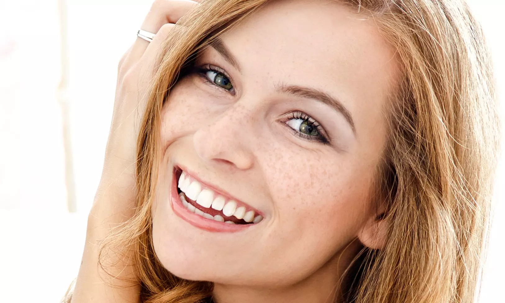 Visita con ablazione tartaro, smacchiamento air flow e sbiancamento led. Valido in 2 sedi - Primary Image