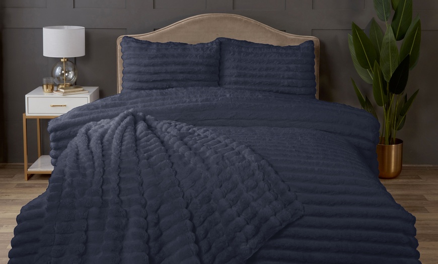 Image 4: Faux Rabbit Fur Duvet Set
