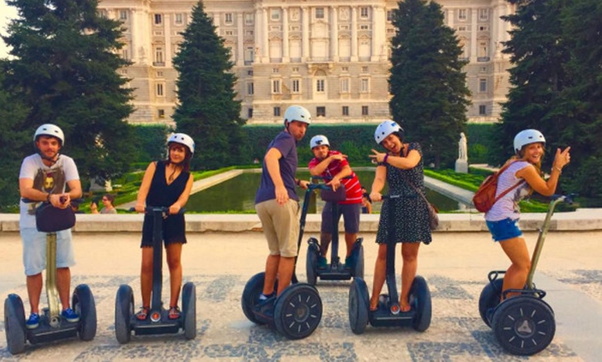 Image 2: Tour de Madrid sobre ruedas con Segway Madrid