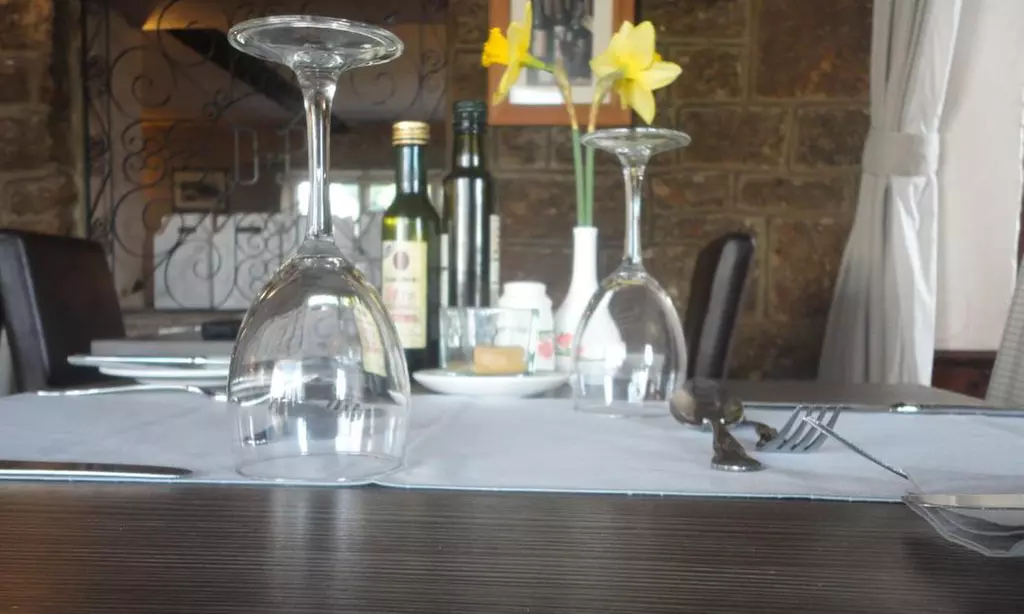 Swinscoe: 2-Night Stay with Breakfast and Optional Dinner