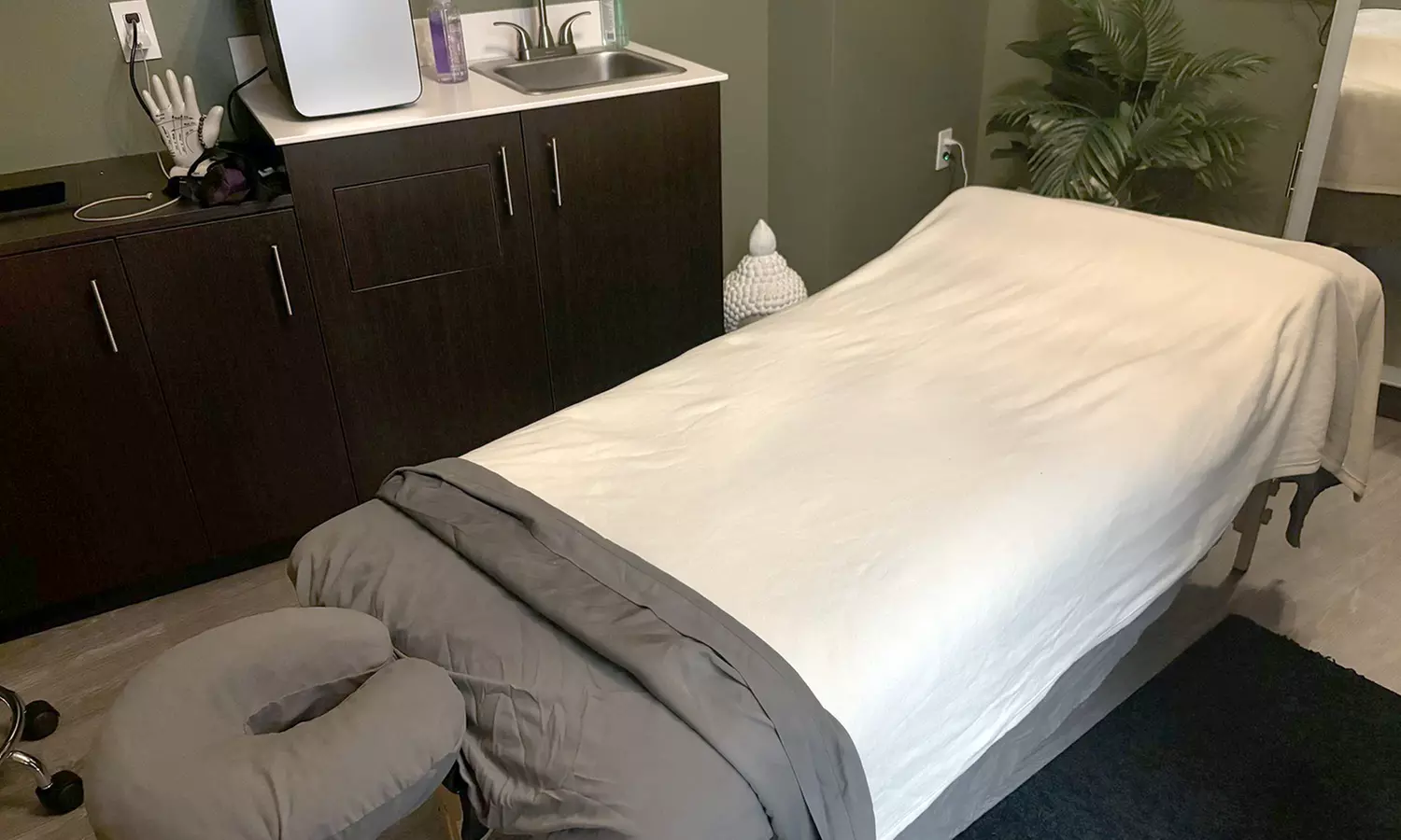 Rejuvenate with a 60-, or 90-Minute Therapeutic Massage Sessions