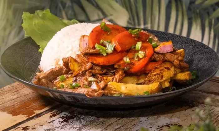 Menú peruano para 2 o 4 personas con bebidas y postres