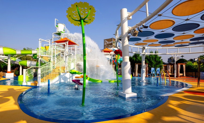 Image 16: 5*Dubai: One-Night Stay with Breakfast and Waterpark Access