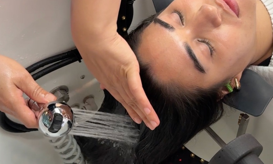 Image 4: Enjoy a 30 or 60-Minute AI+ Machine Hair Wash or Scalp Care + More at Luxury Health Massage Spa (Up to 75% Off)