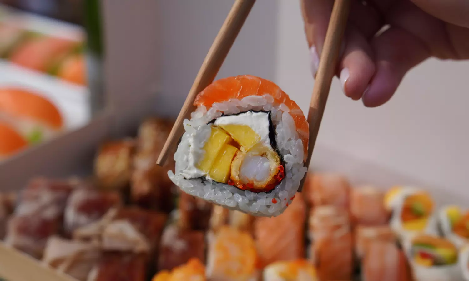 Zestawy sushi na wynos lub z dostawą – od 26 do 52 sztuk