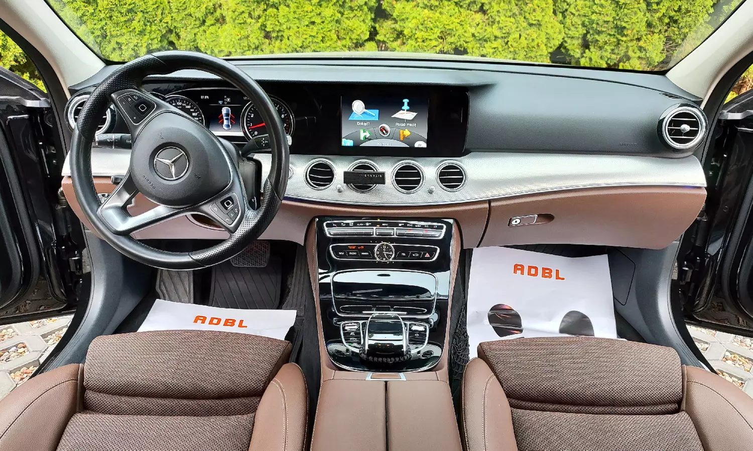 Pranie lub czyszczenie tapicerki z kompleksowym sprzątaniem wnętrza