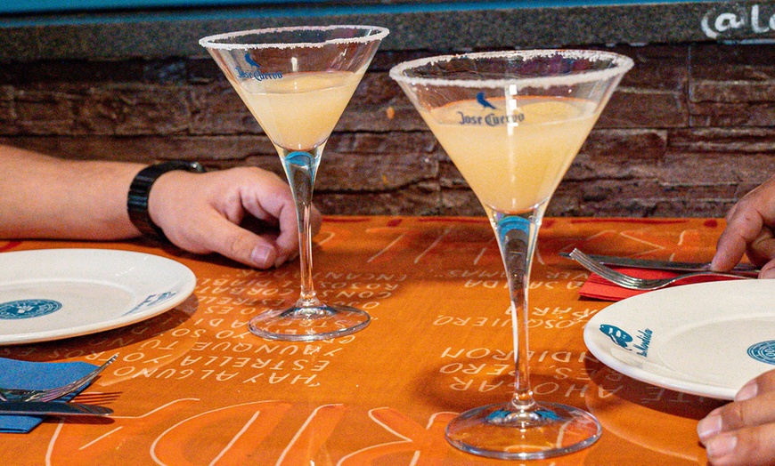 Image 13: Menú degustación mexicano con nachos, tacos y bebida para 2 personas 