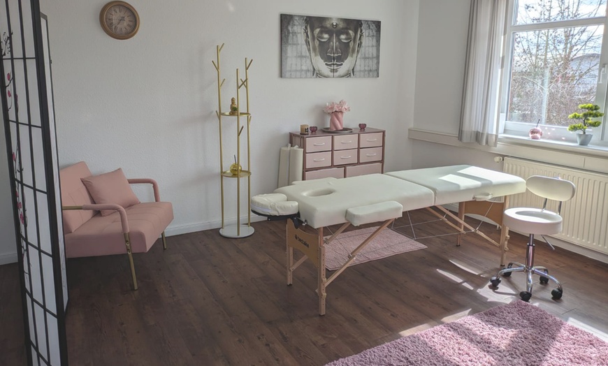 Image 1: 30 - 90 Min. Teil- oder Ganzkörper-Massage für 1 Person
