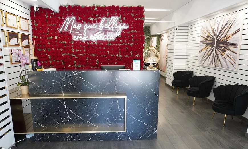 Image 6: Luce unas cejas impecables con una sesión de microshading de cejas