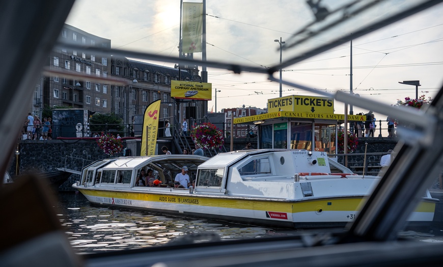 Image 2: Amsterdam vanaf het water: rondvaart van 60 of 75 minuten
