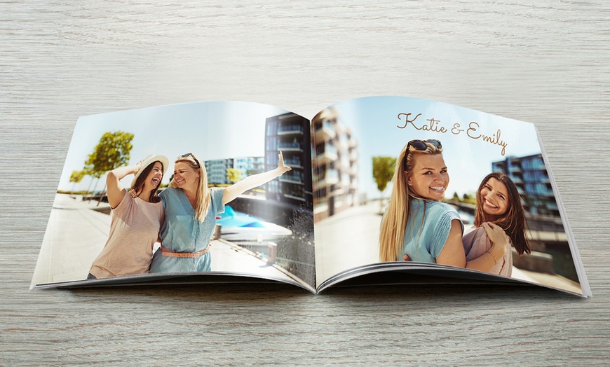 Image 2: Offrez une seconde vie aux souvenirs avec un livre photo personnalisé