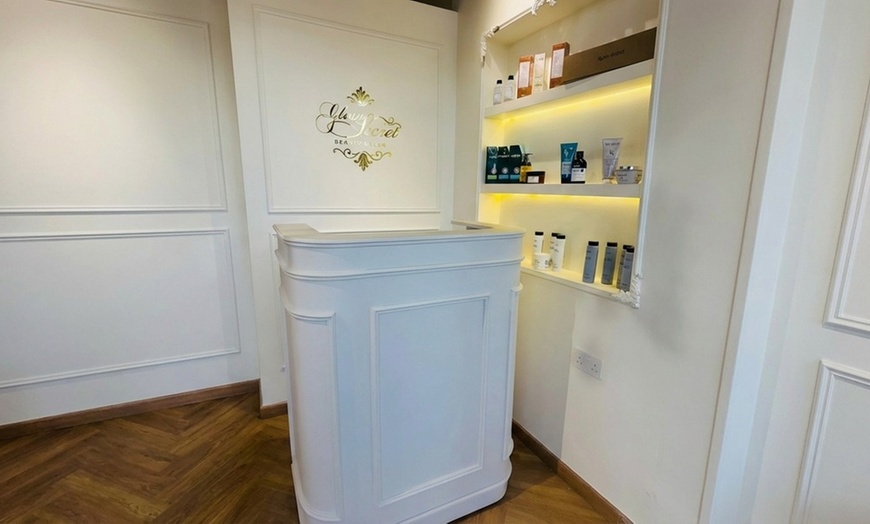 Image 5: Wash & Blow-Dry, Roots Color, Rinagae, Toner w/ Wash & Blow-Dry & More