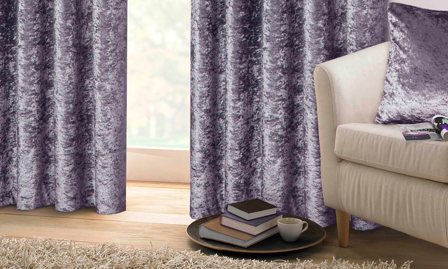 Image 5: Crushed Velvet-Lined Curtains