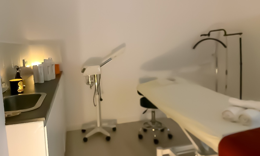 Image 5: Sesión facial Esencia o Premium con hidratación y ácido hialurónico