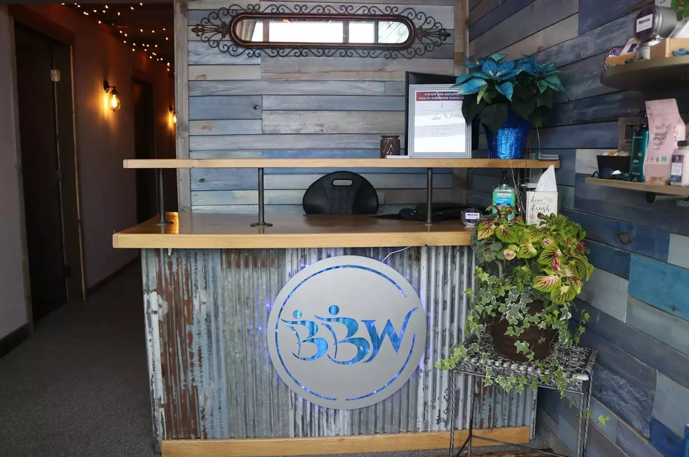 Relax with a 60-or 90-Minute Couples Massage w/ Hot Stones and Sauna