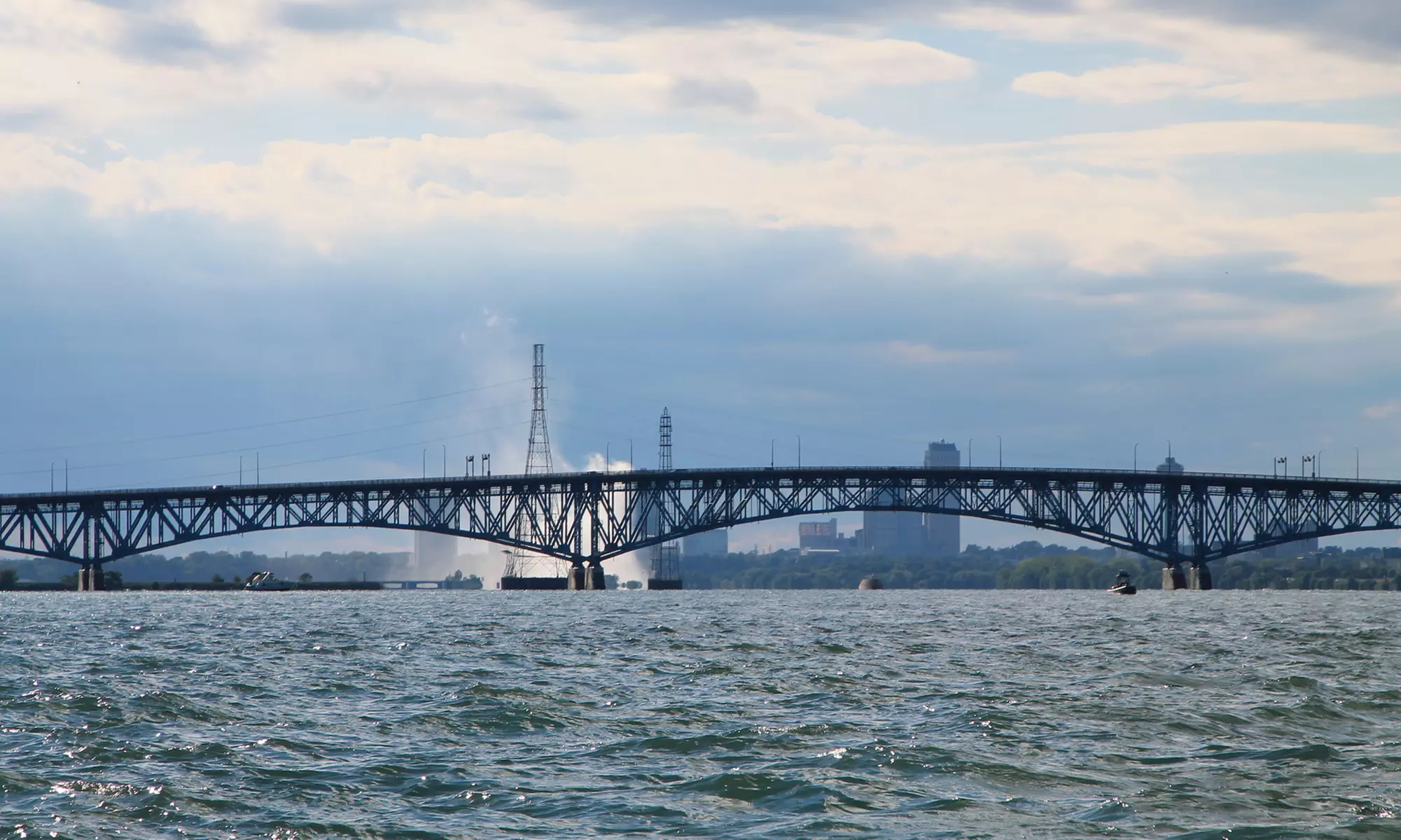 Enjoy with  4 or 7-Hour Boat Rental Adventure for Up to 10 People