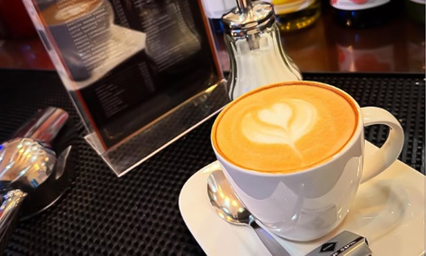 Image 3: Pizza nach Wahl inkl. Wein oder Aperol Spritz für 2 oder 4 Personen