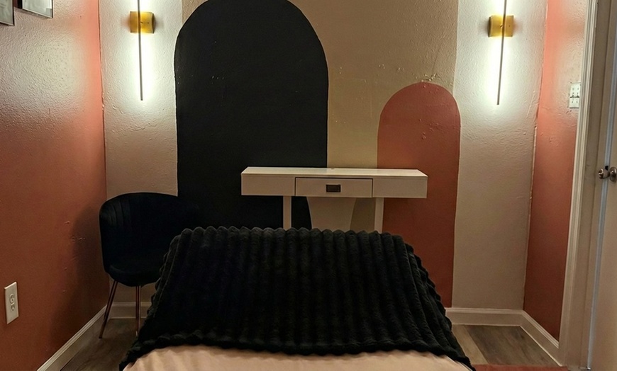 Image 3: 60-Min Signature Customized Facial with LED & Add-Ons