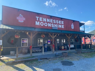 Whiskey Tasting and Tour for 2 people + Choice of Mug or T-shirt/hat combo - Bootleggers Distillery