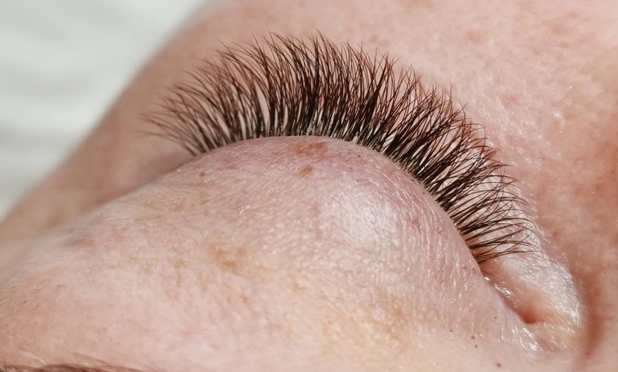 Image 3: Wimpernverlängerung mit der 1:2-Technik für 1 Person