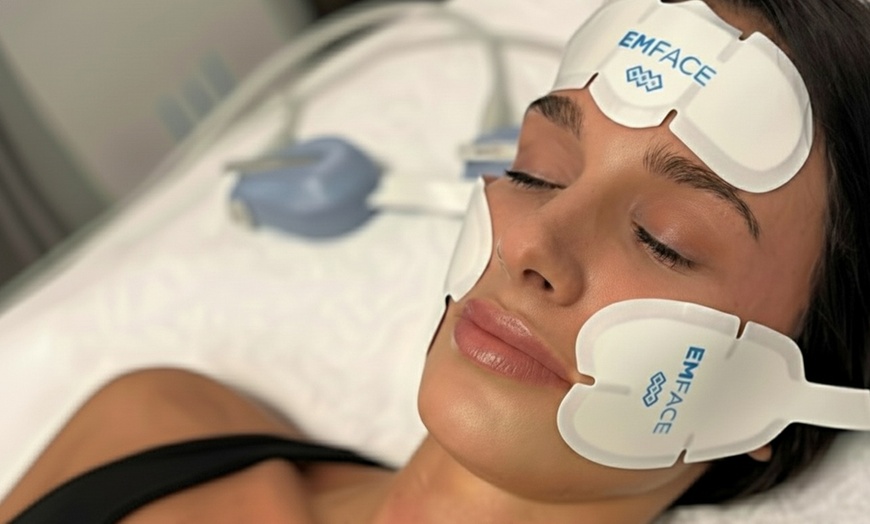 Image 2: 1 o 3 sesiones de estimulación electromagnética facial efecto lifting