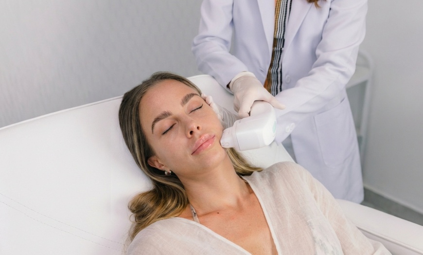 Image 4: HIFU 7D en rostro, cuello o papada con opción a radiofrecuencia para 1