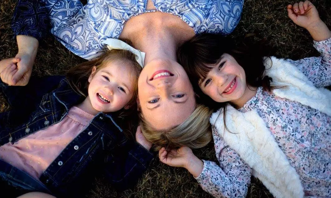 30- or 60-Min On-Location Outdoor Photo Session w/ $50 Photo Credit 