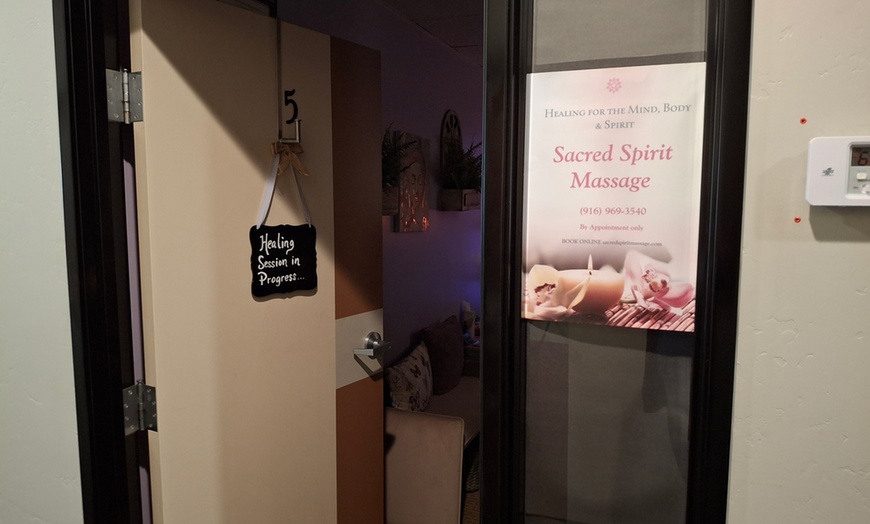 Image 3: 60/90-min Full Body Swedish / Deep Tissue Massage w/ Hot Stones & More