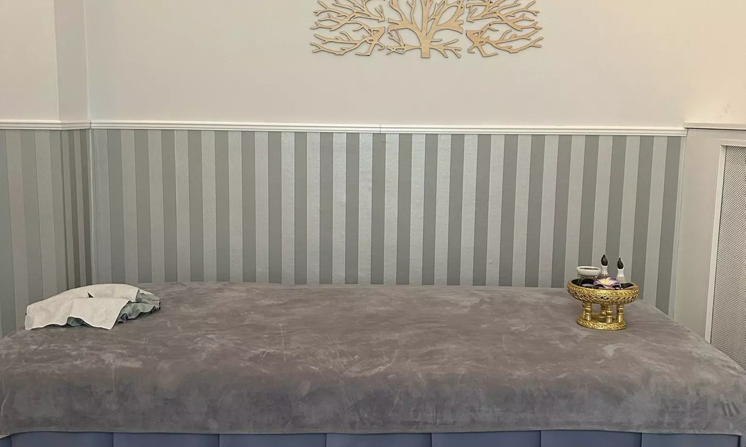 60 Min. traditionelle Thai-Massage oder Hot-Stone-Massage für 1 Person (bis zu 28% sparen) - Second Medium