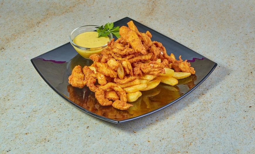 Image 13: Menú para 2 o 4 personas con entrantes, principales, postres y bebida
